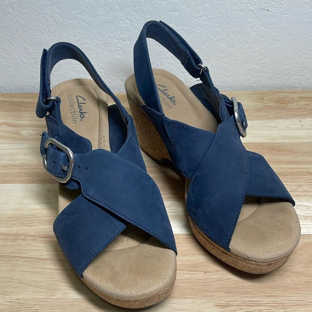 Clarks Women's Giselle Dove Sandals Wedges Size 9.